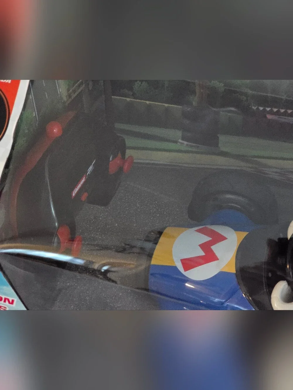 Nintendo Carrera RC Mario Kart -  Mach 8 Mario 2.4 GHz